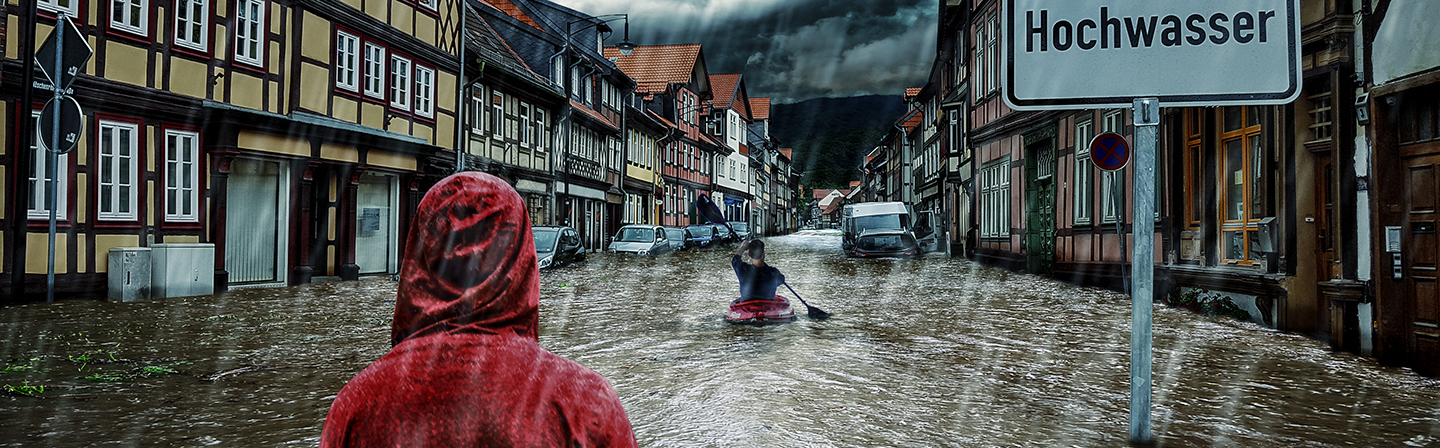 Workshop Resilienz urbaner Lebensräume überflutete Stadt, Kajak, Sandsäcke